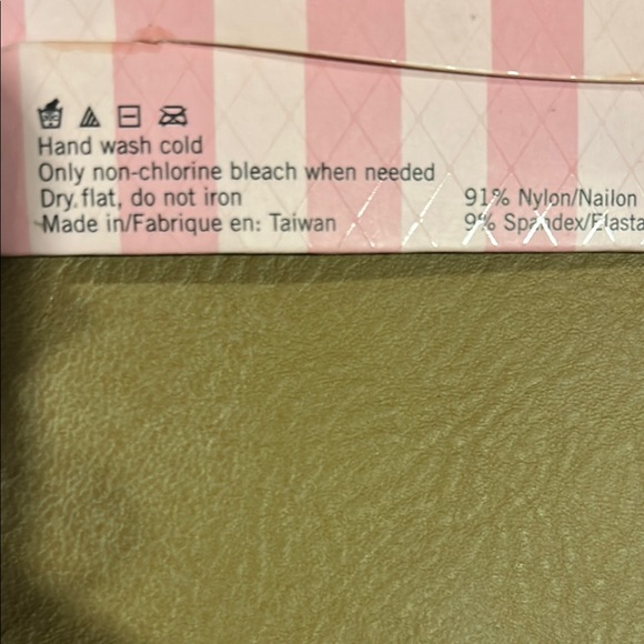 Leg Avenue Black Lace Thigh High Stockings - Picture 5 of 5